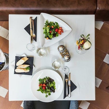 فندق Oro نيدا المظهر الخارجي الصورة
